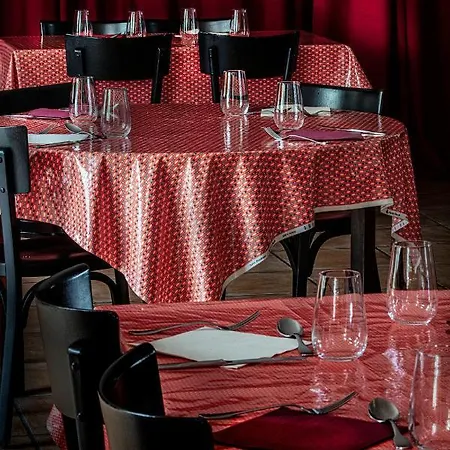 Du Commerce Et Restaurant