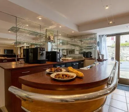 Du Commerce Et Restaurant Apartahotel Gelles
