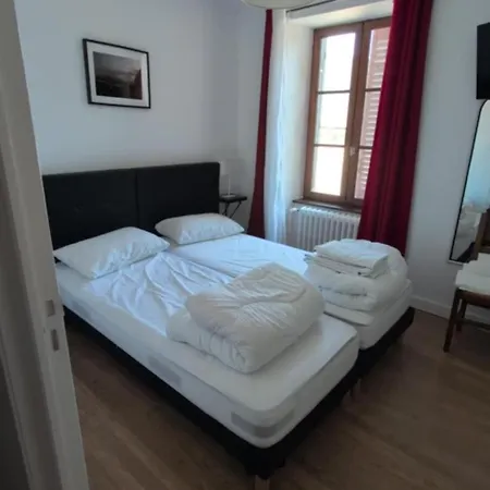 Du Commerce Et Restaurant Apartahotel